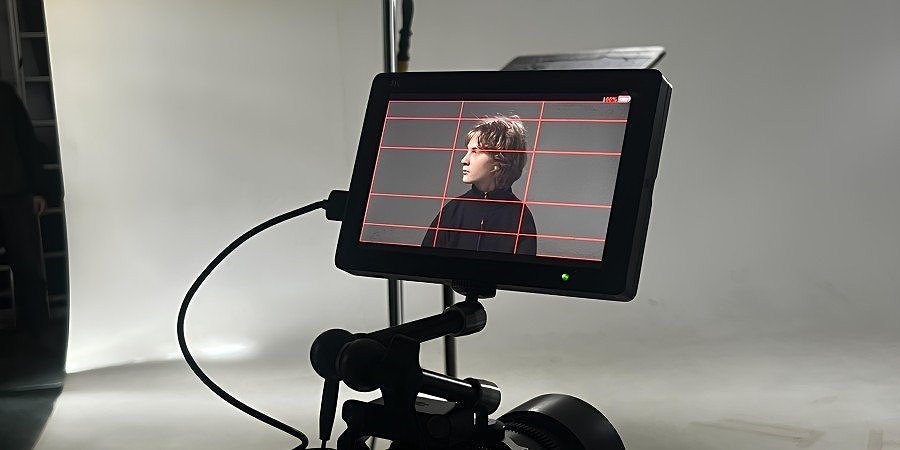 УЛИЦА ЗНАКОМЫХ ФОНАРЕЙ